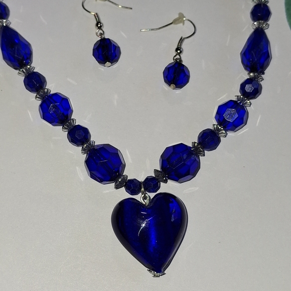 Bue Glass Heart Necklace Set - Picture 6 of 6